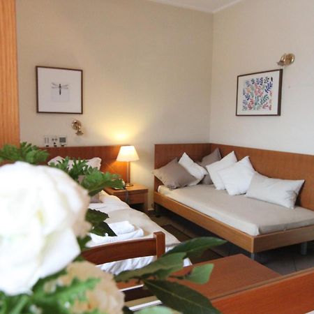 Achillion Hotel Athena Bagian luar foto