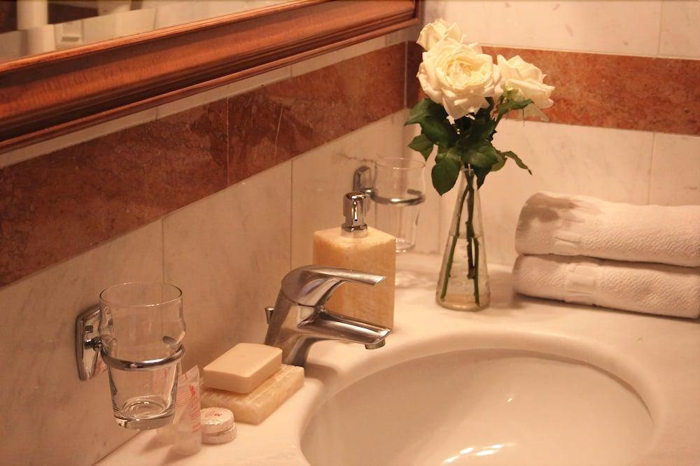 Achillion Hotel Athena Bagian luar foto