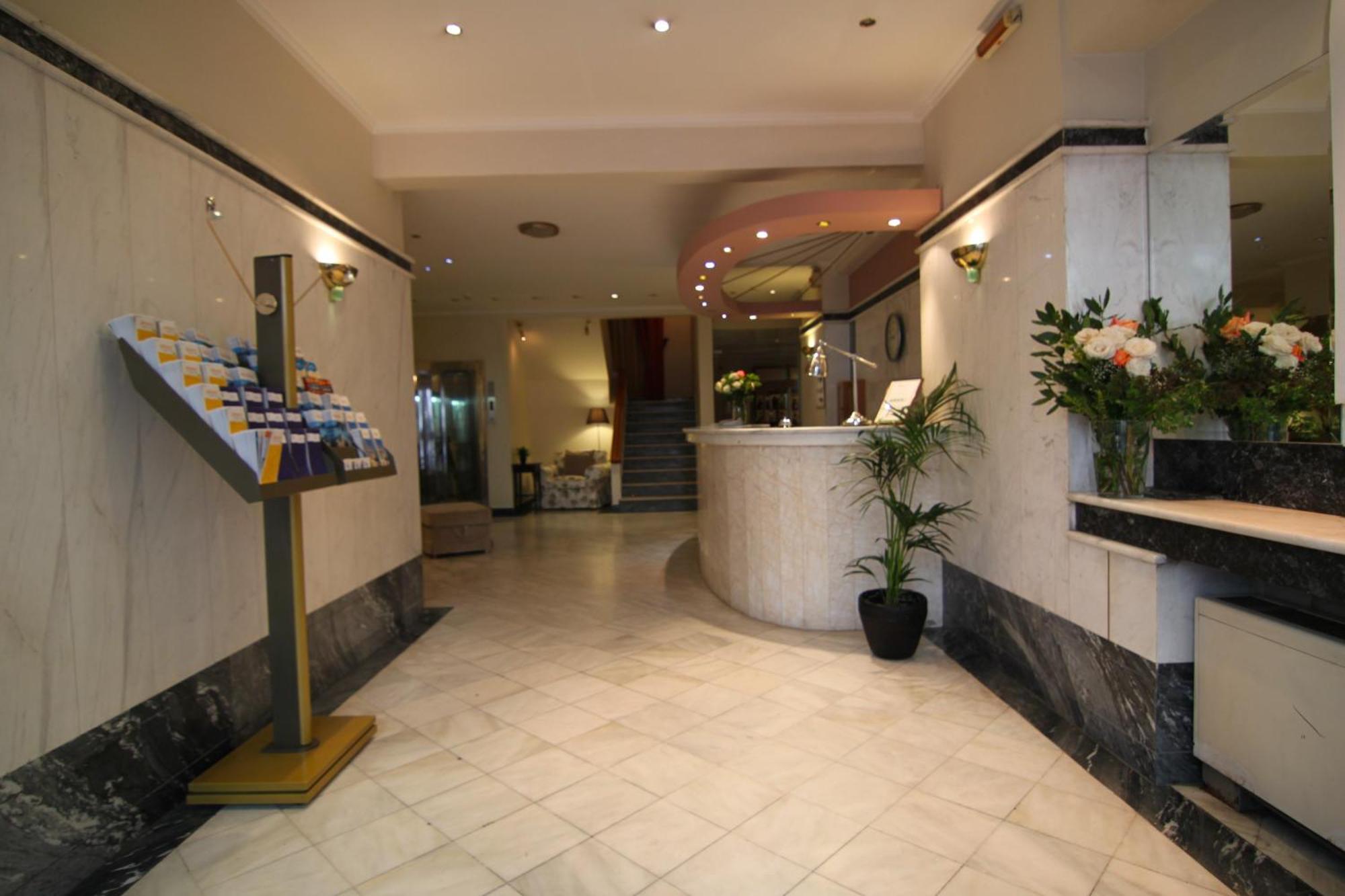 Achillion Hotel Athena Bagian luar foto