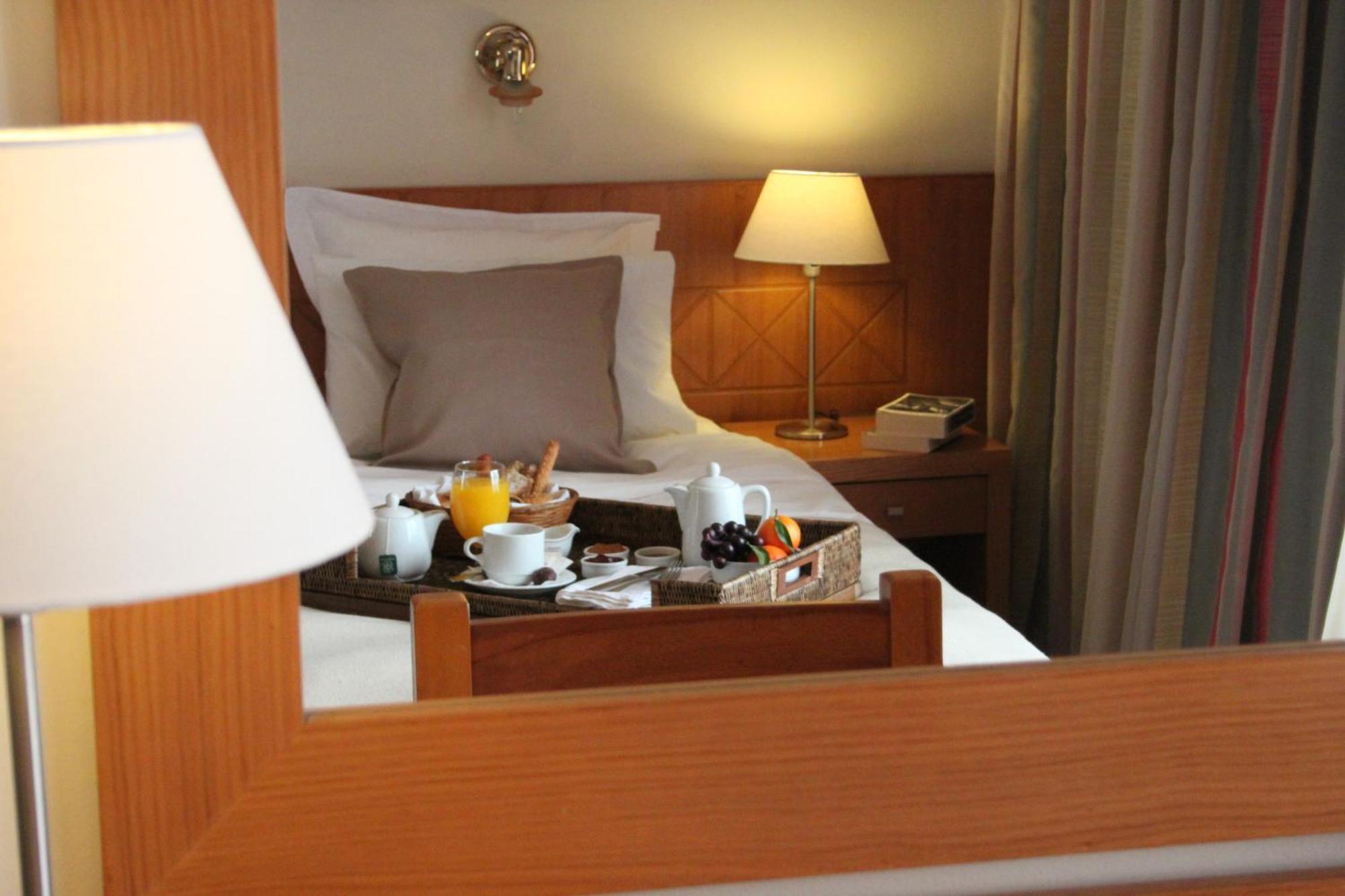 Achillion Hotel Athena Bagian luar foto