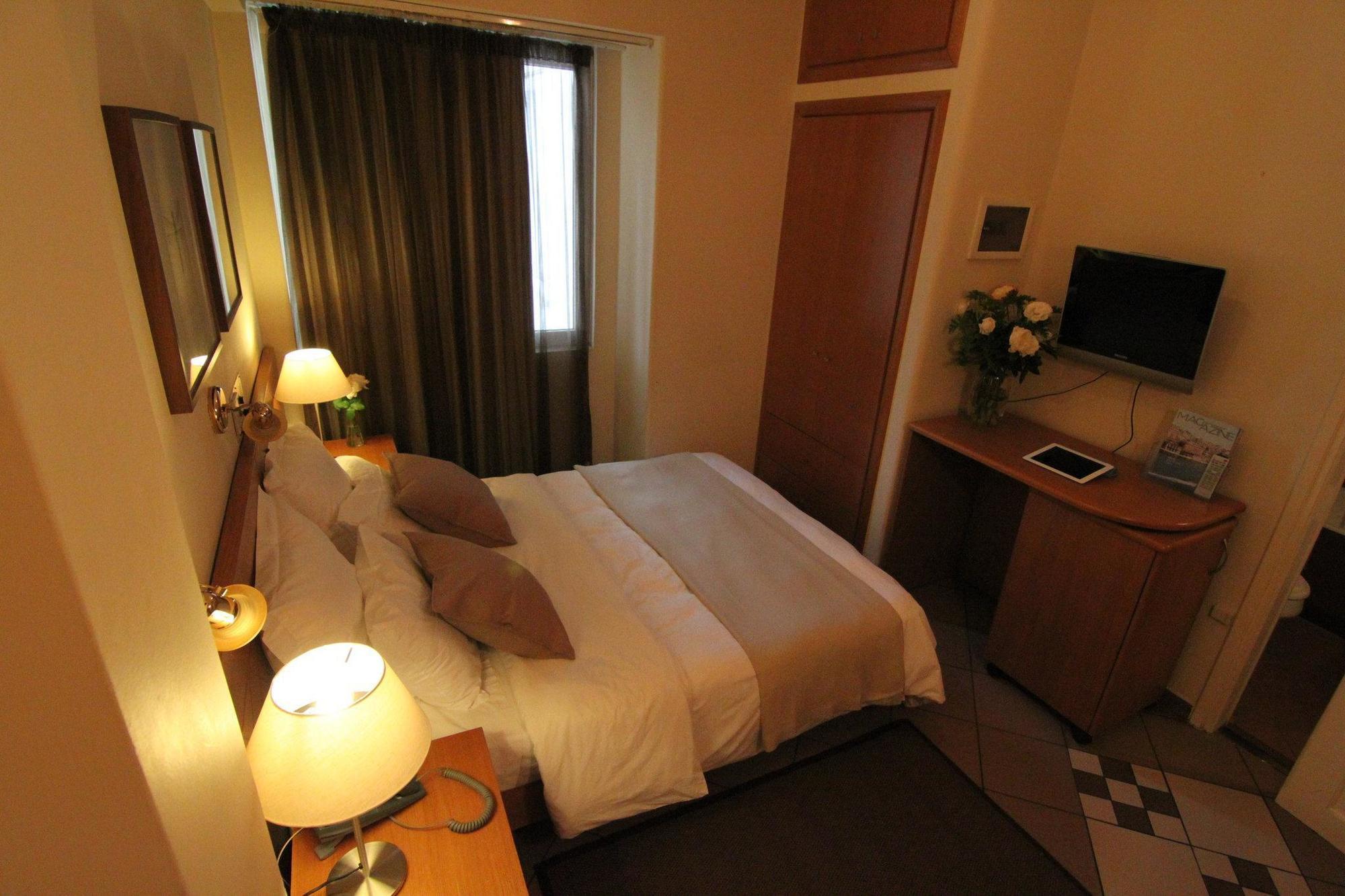 Achillion Hotel Athena Bagian luar foto