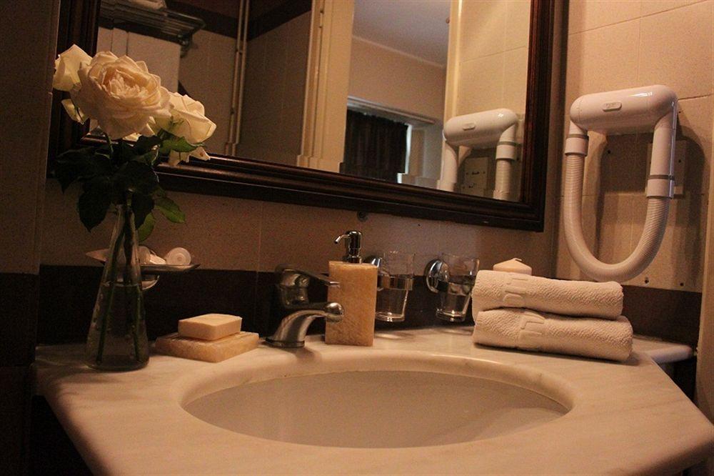 Achillion Hotel Athena Bagian luar foto